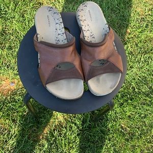 Merrell sandals size 11